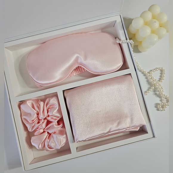 Luxury GIFT set 100% Silk Pillow Case, Sleeping Eye Mask, Scrunchies - Picture 5 of 13